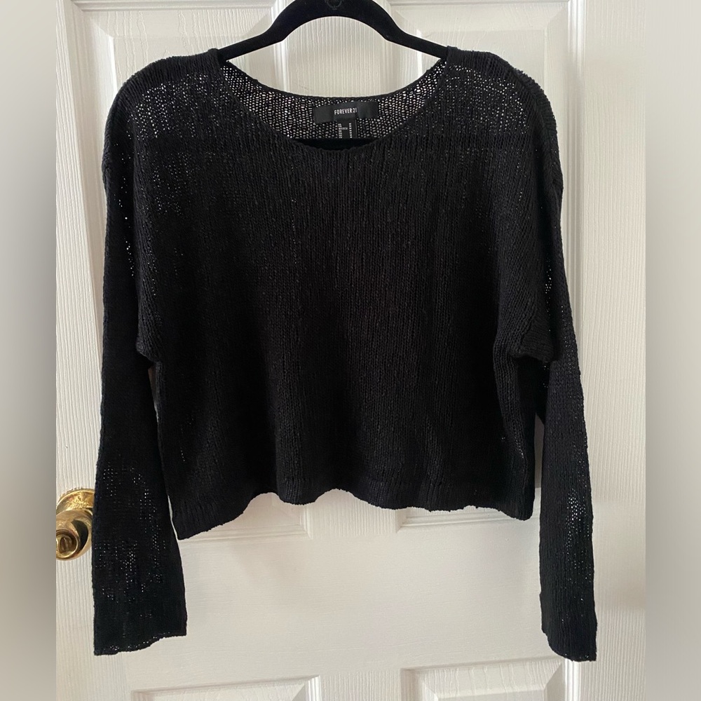 Forever 21 knit black crop black sweater. Size M